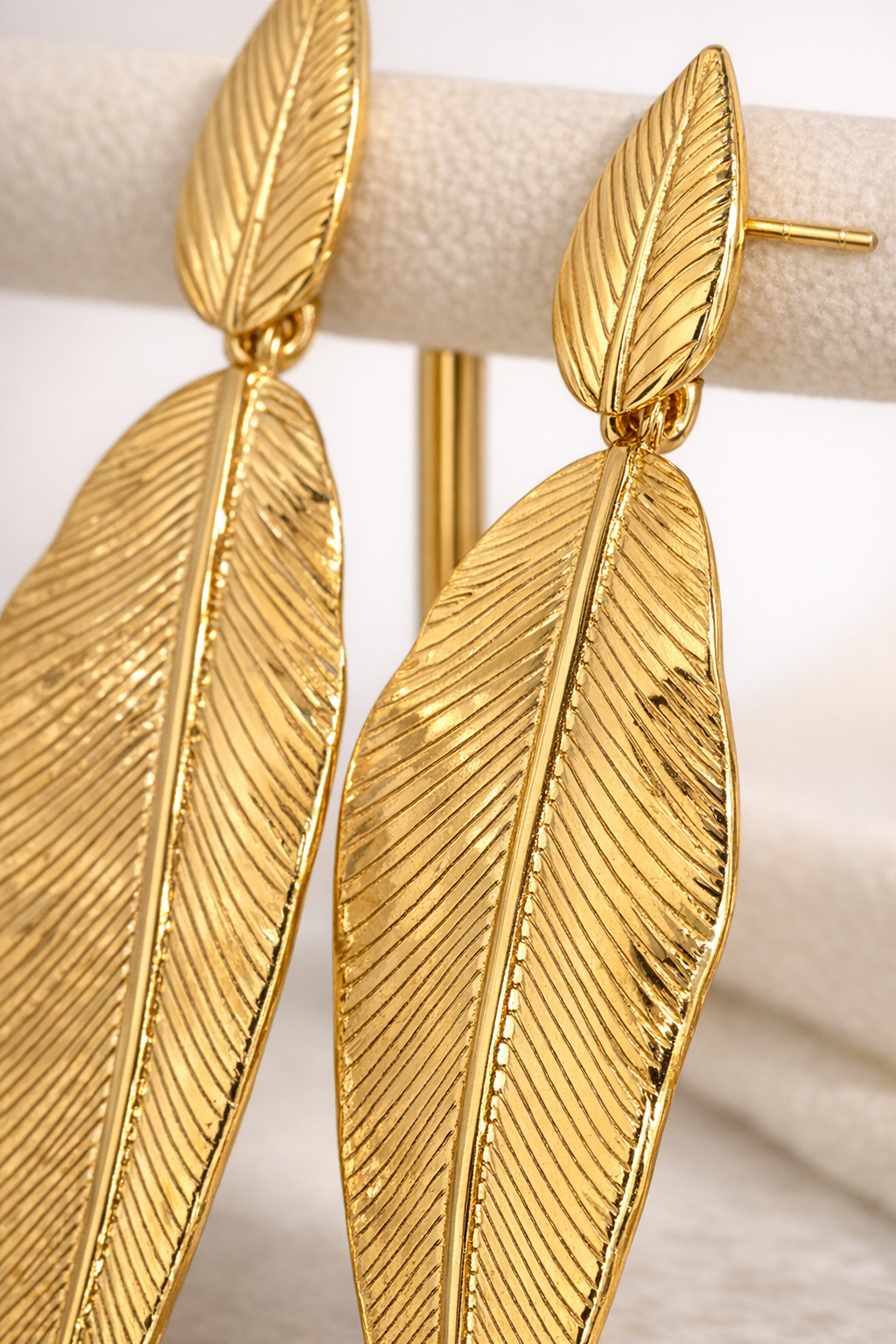 18K Gold Leaf Drop Earrings – Elegant Nature‑Inspired Design
